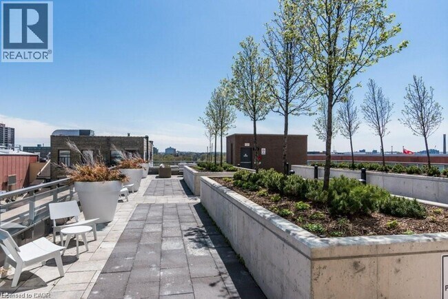 Photo du bâtiment - 85 Duke St W