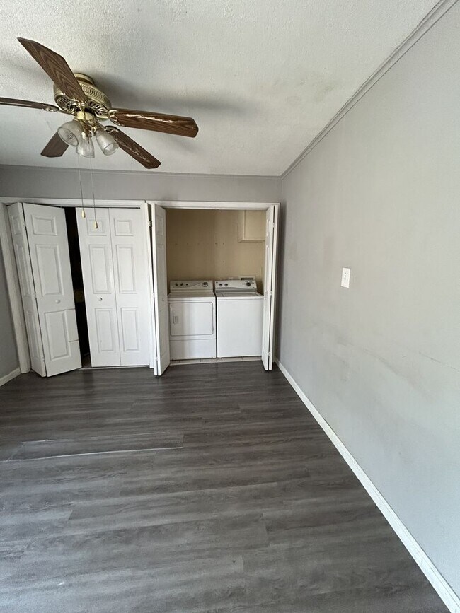 Foto del edificio - Great House 4 bedroom 2 bath house