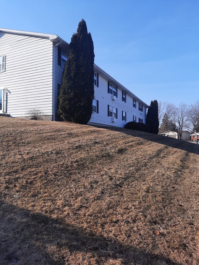 Building Photo - 818 Linden Dr