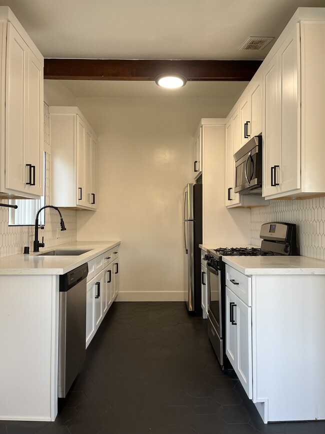 Foto del edificio - 3430 Caroline Ave
