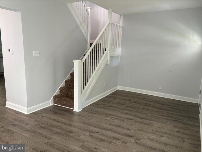 Building Photo - 306 Linden Ave