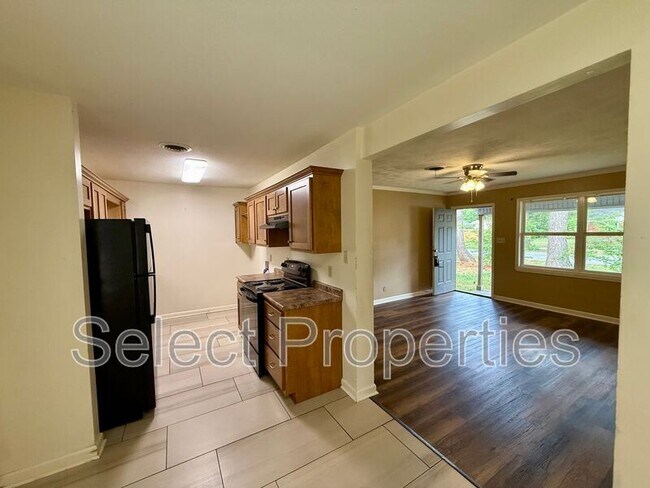 Building Photo - 2310 Fairfield Dr