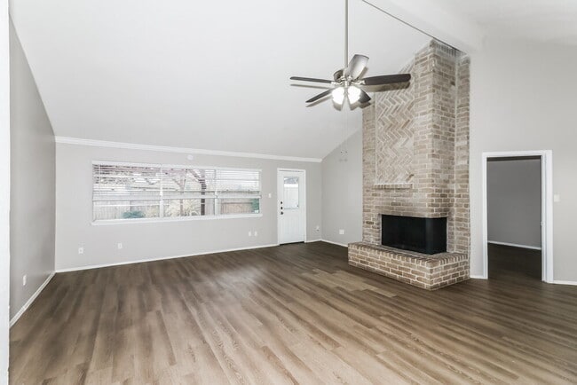 Foto del edificio - 2406 Heathergold Dr