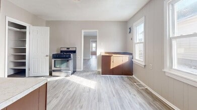 Building Photo - 3272 W 50th St