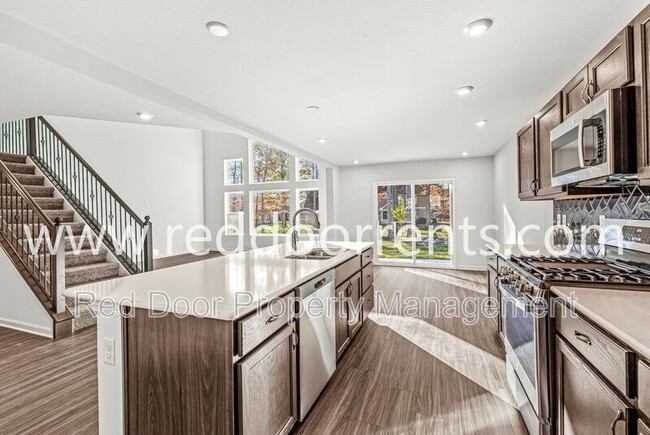 Foto del edificio - 6903 Oakdale Ln