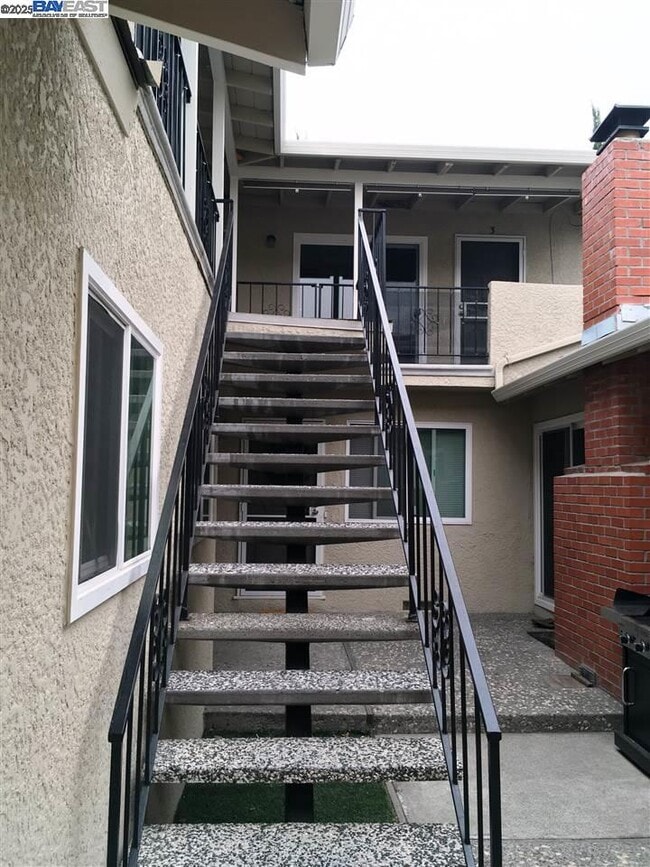 Building Photo - 1581 Mendenhall Dr
