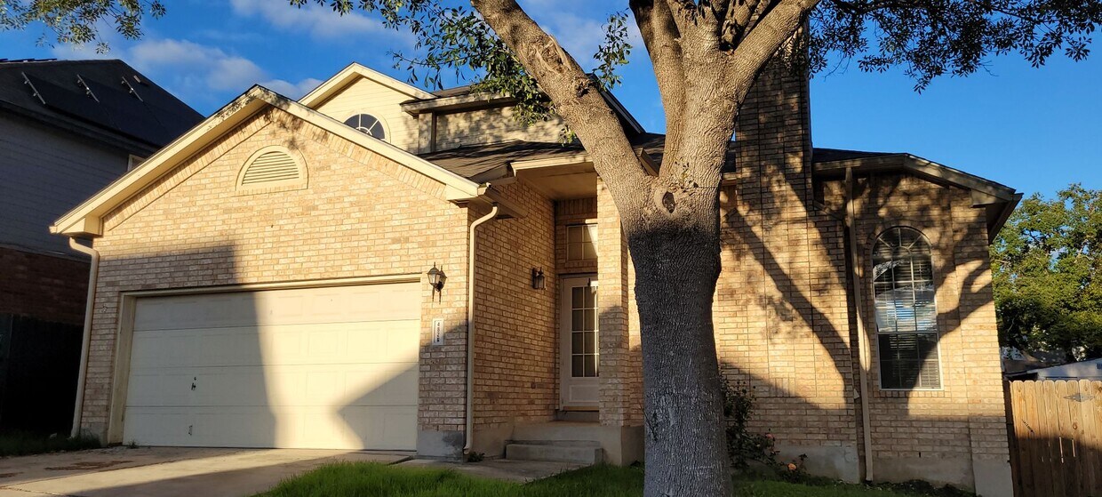 Foto principal - Beautiful Home in Woodlake Park!