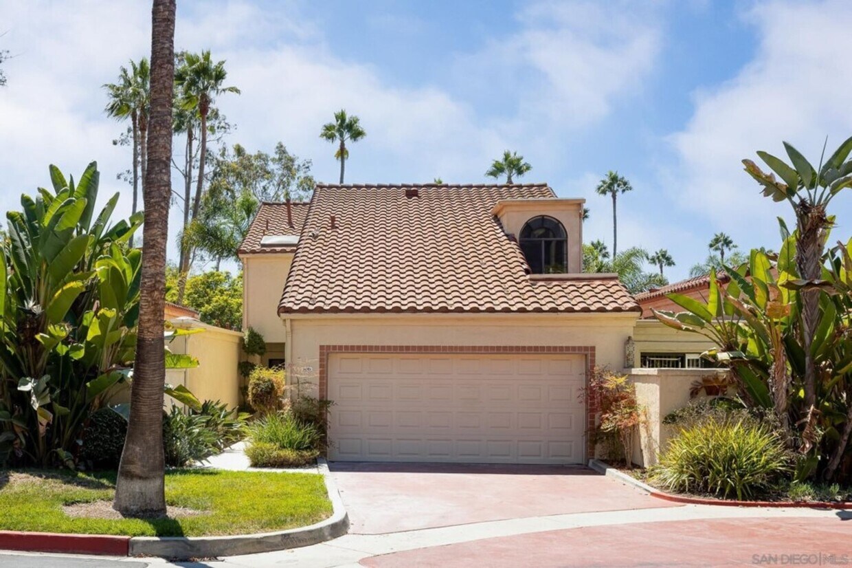 Foto principal - Beautifully remodeled home in the desirabl...