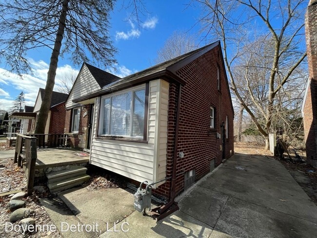 Building Photo - 3 br, 1 bath House - 16143 W. Parkway