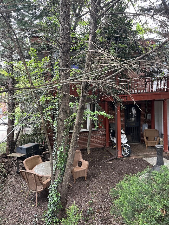 Building Photo - 142 Webster St NE