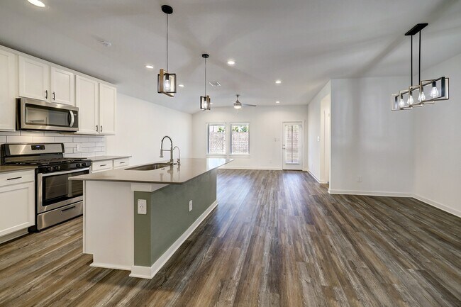 Building Photo - 6802 Telford Holw Trl