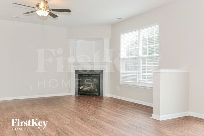 Building Photo - 3969 Creekmoore Dr