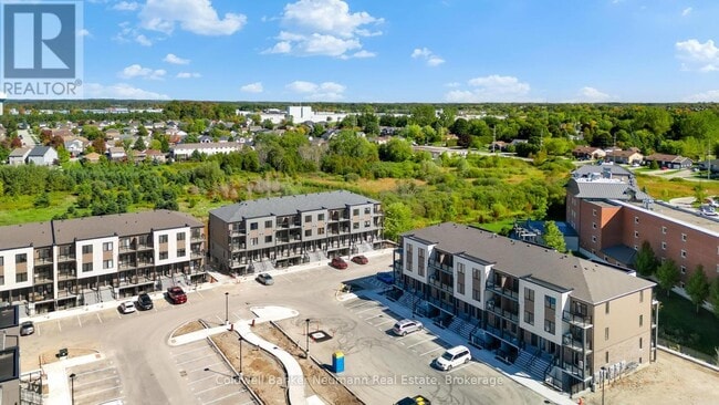Building Photo - 940 St David St N