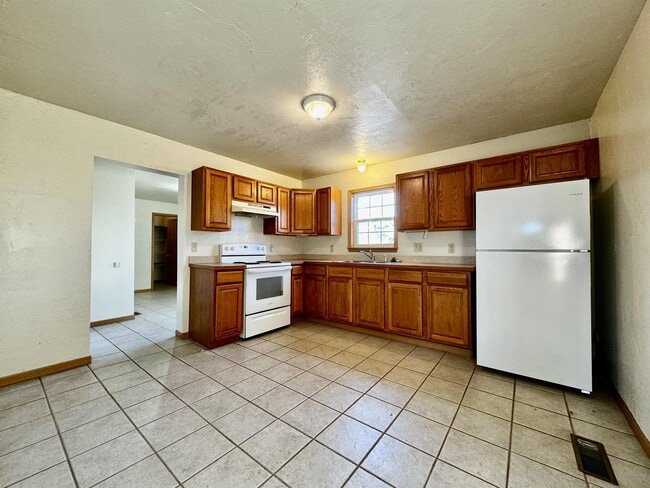 Building Photo - 2117 Cedarwood Ct