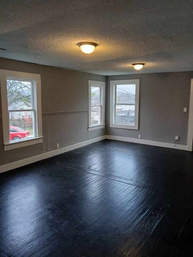 Foto del edificio - 1579 Martin Ave