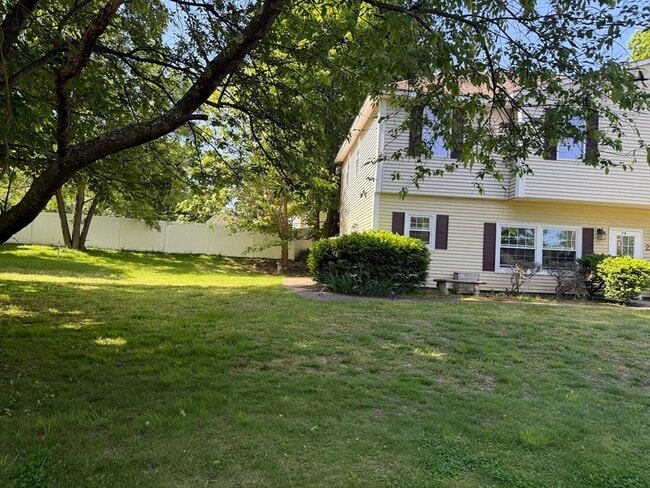 Building Photo - 28 Crestview Dr
