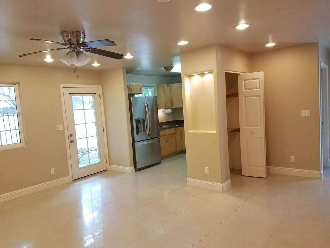 Foto principal - Pet Friendly, Ground Level, W/D, AC, Great...