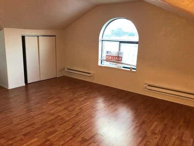 Building Photo - 430 D St