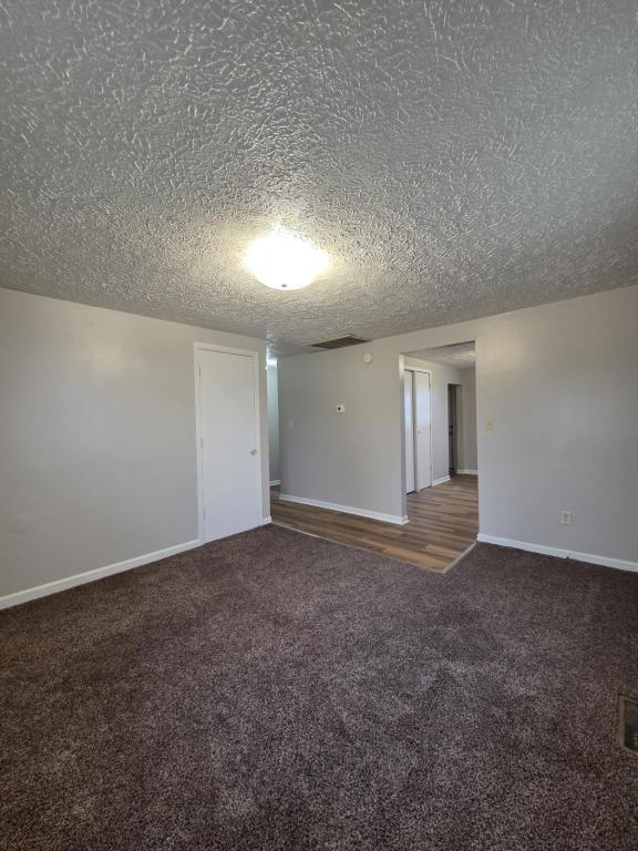 Building Photo - 1020 E North St