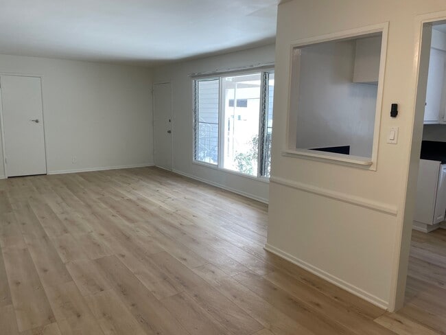 Photo - 1122 S Clark Dr Apartment
