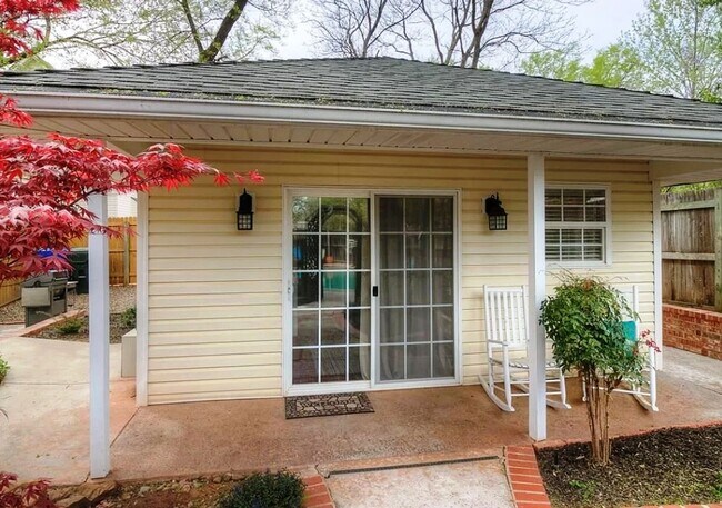 Foto del edificio - Executive Living in Norman complete with N...