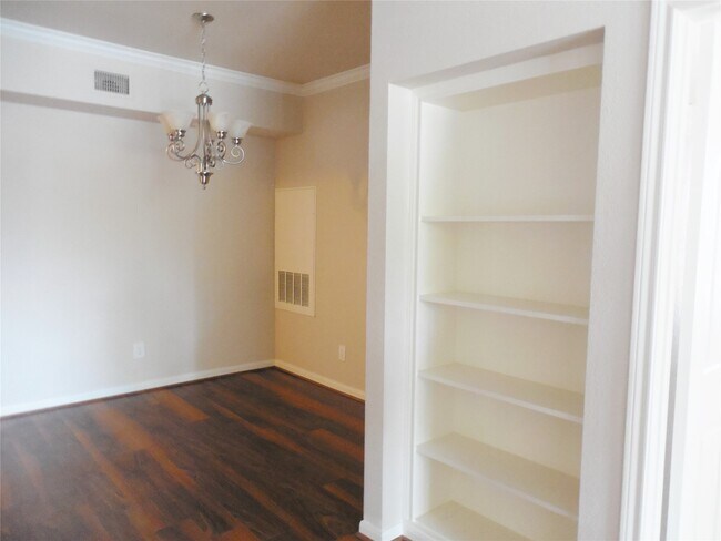 Foto del edificio - 2255 Braeswood Park Dr
