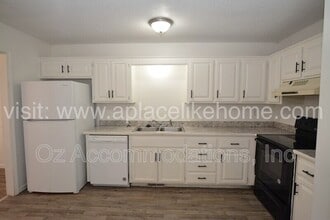 Building Photo - 611 S 13th St