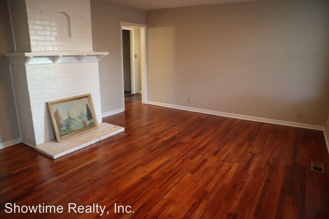 Foto del edificio - 3 br, 2 bath House - 895 B Street