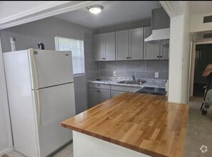 Building Photo - 333 Newport Dr