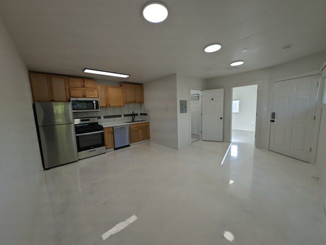 Building Photo - 5855 S View Rd
