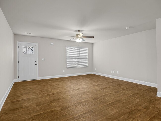 Foto del edificio - Charming two bedroom two and a half bathroom ready for you to call home!