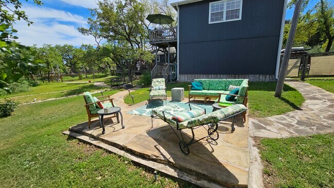 Building Photo - 48 La Toya Trl