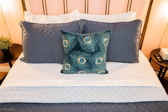 Building Photo - 2205 Santa Paula Dr