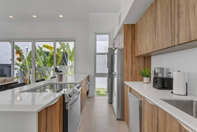 Foto del edificio - 2345 SW 16th St