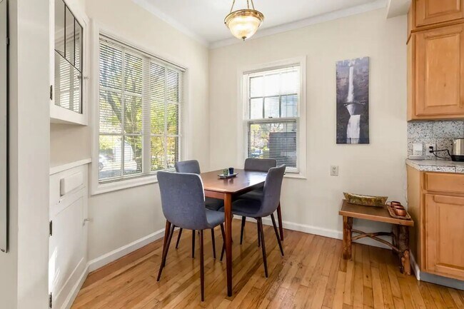 Foto del edificio - 2 Bed, 1 Bath in the Irvington Neighborhood!