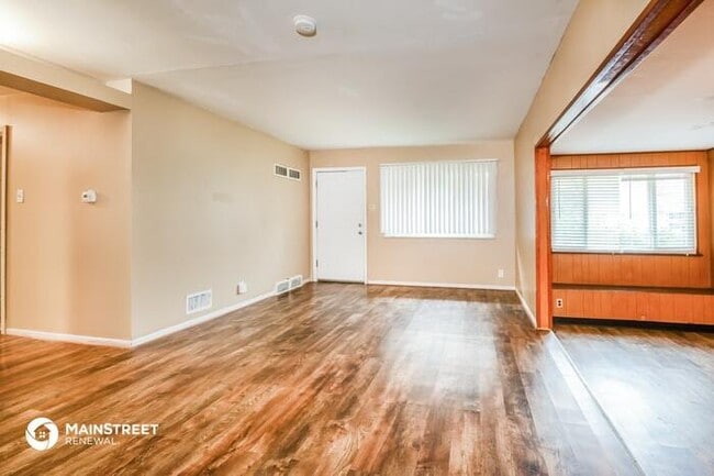 Building Photo - 10856 Spring Garden Dr, St Louis, MO 63137