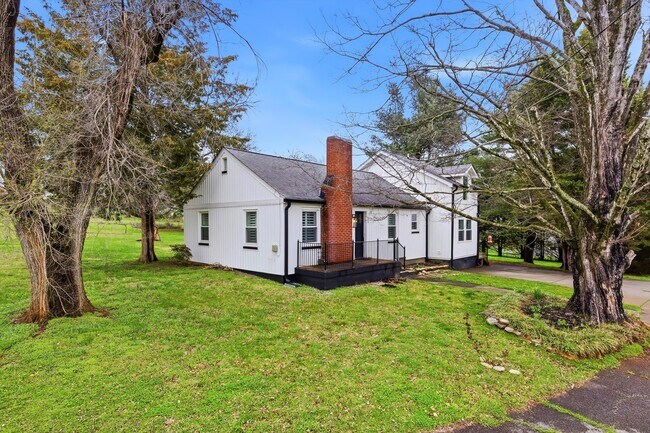 Building Photo - 613 Pearson Springs Rd