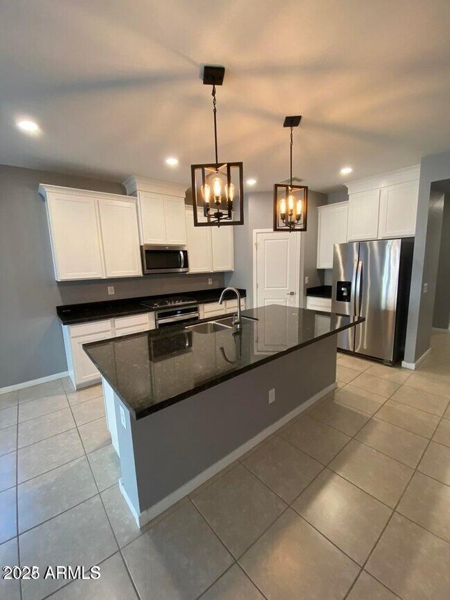 Foto del edificio - 14228 W Surrey Dr