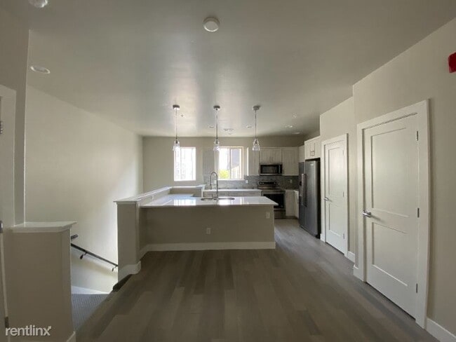 Building Photo - 2 br, 4 bath Townhome - 1652 Julian Street