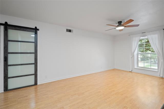 Foto del edificio - 5218 Fleetwood Oaks Ave