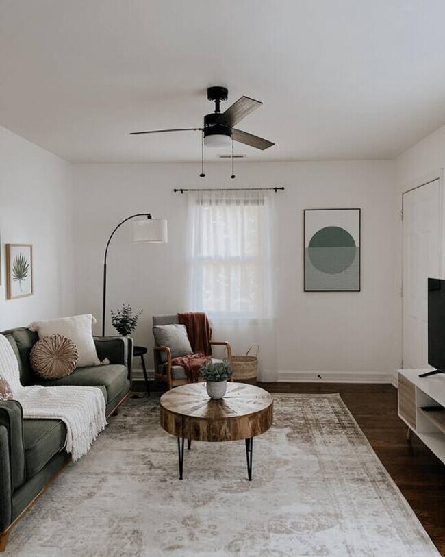 Foto del edificio - Cozy Mid-Century Modern House, walk to Sta...