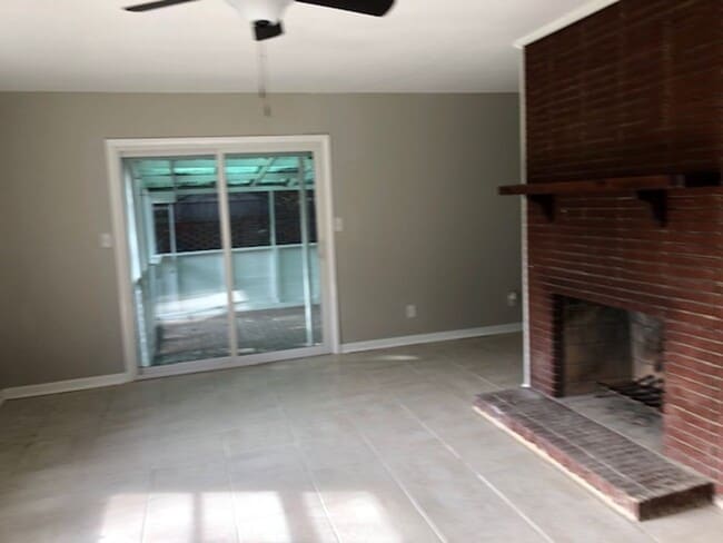 Building Photo - 5 Leach Dr