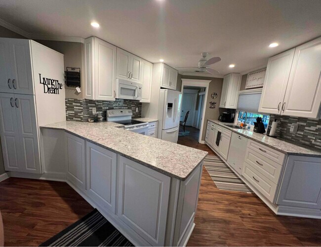 Foto del edificio - 213 Chardin Dr