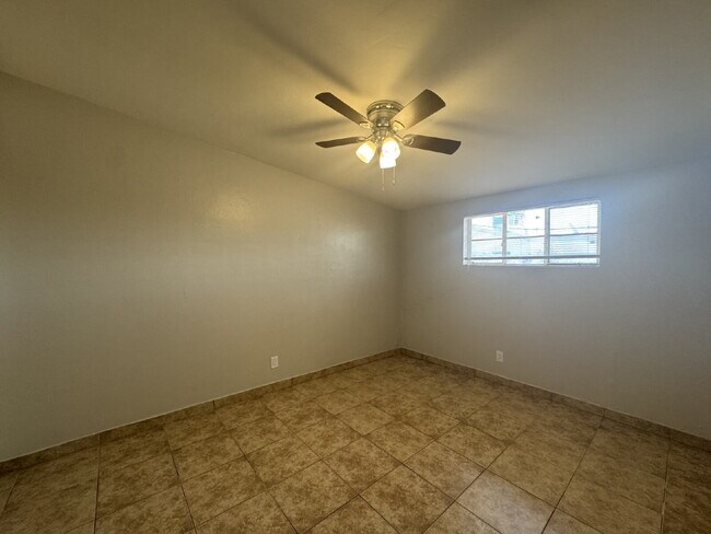 Foto del edificio - 2 Bedroom 1 Bathroom with W/D