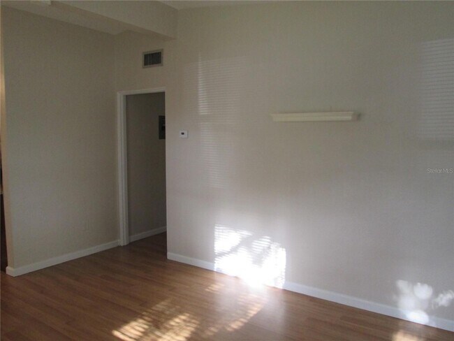 Foto del edificio - 770 Baffie Ave