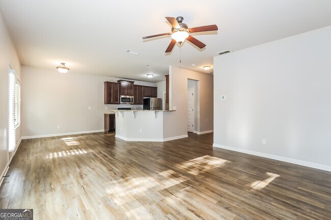 Foto del edificio - 1845 Simmons Ln