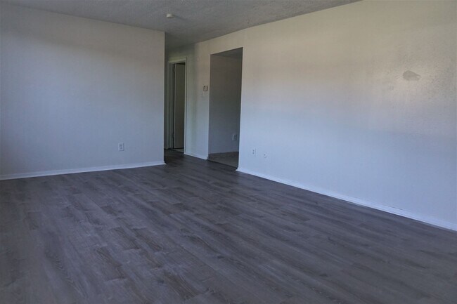 Foto del edificio - 105 W 250 N
