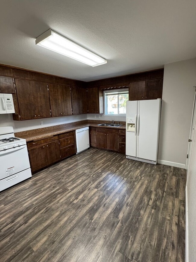 Building Photo - 1109 N18th Triplex
