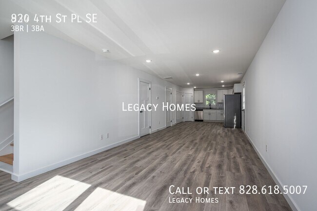 Building Photo - 1411-1413 SW BLV