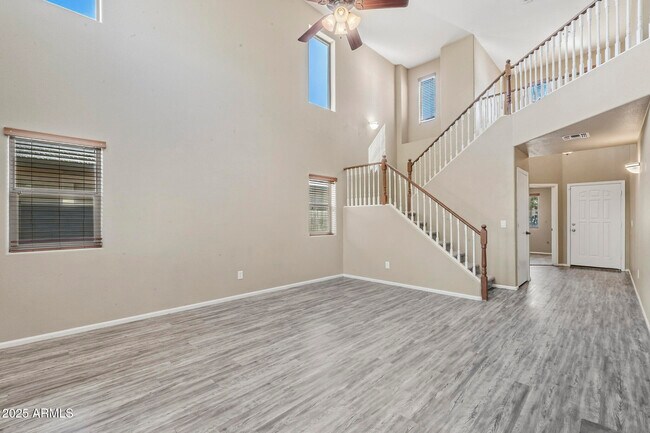 Building Photo - 1090 E Taylor Trail